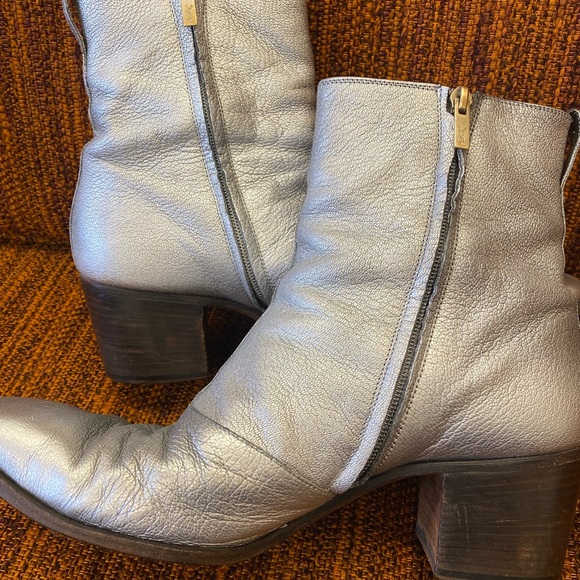 SOLD…Saint Laurent YSL Johnny boots in silver metallic - Picture 5 of 7